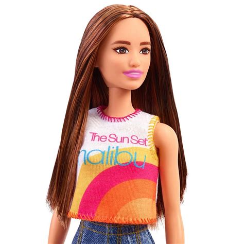 Esta es la muñeca “Barbie sustentable” hecha con plástico reciclado.